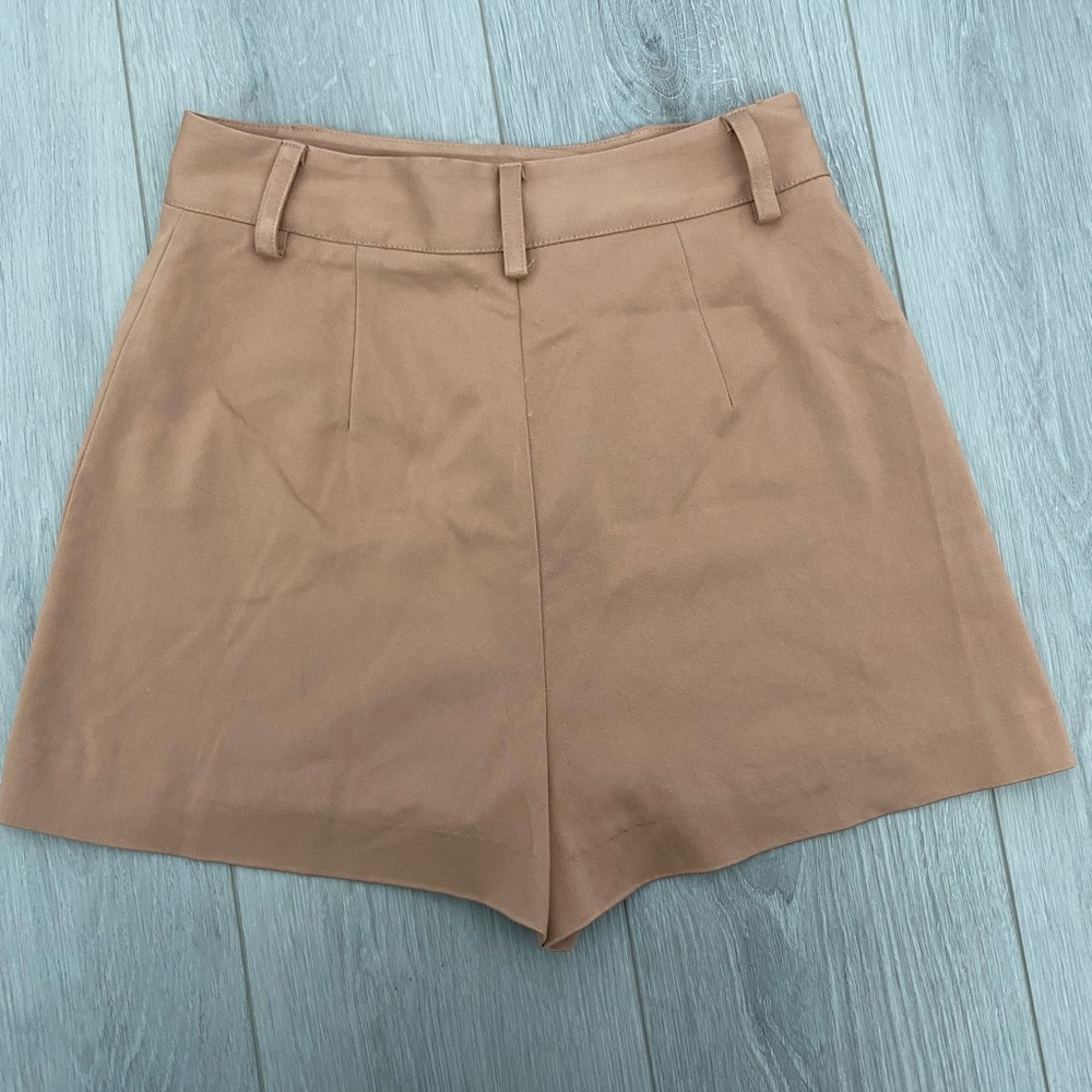 Gianna bini NWT woman’s tan shorts size 0